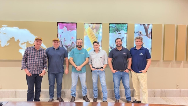 Sistema OCB e Cooperagro fazem visita técnica em cooperativa referência em processamento de carne suína, em Minas Gerais